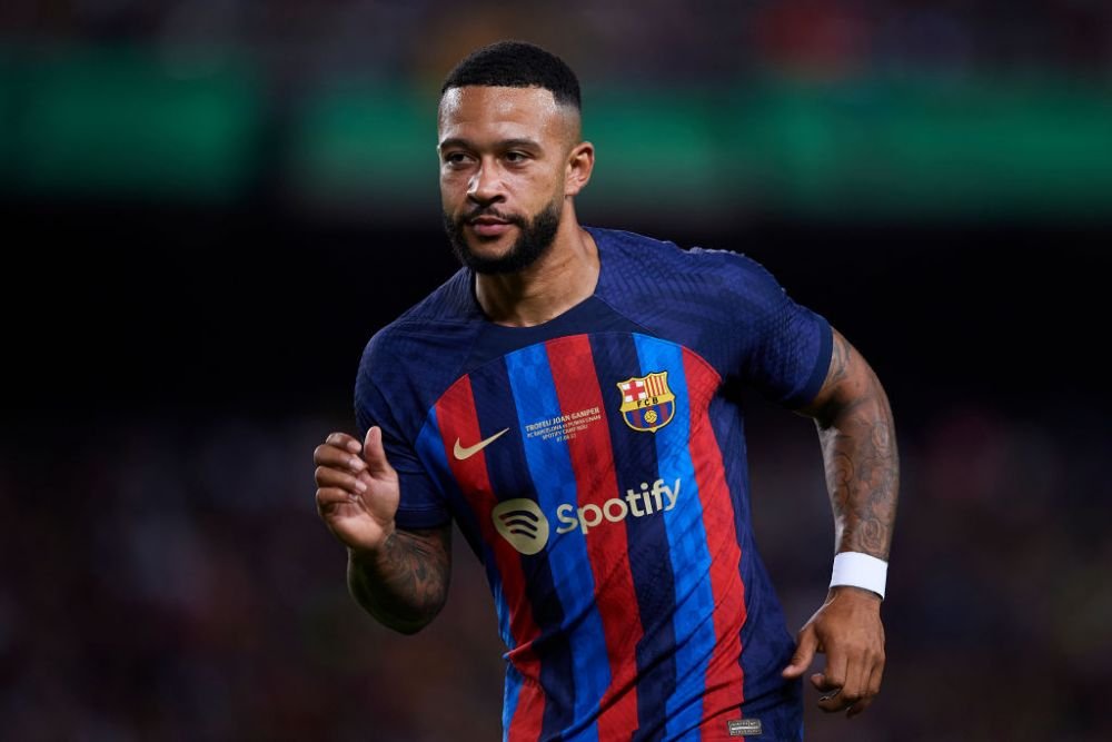 Are contractul pe masă! Singurul lucru care mai stă în calea transferului lui Memphis Depay de la Barcelona_3