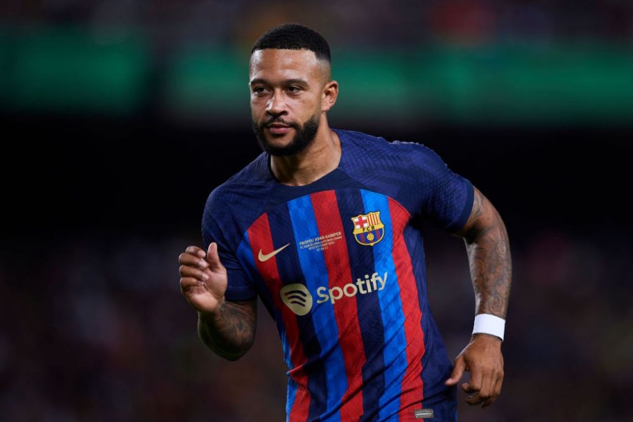 Are contractul pe masă! Singurul lucru care mai stă în calea transferului lui Memphis Depay de la Barcelona_3