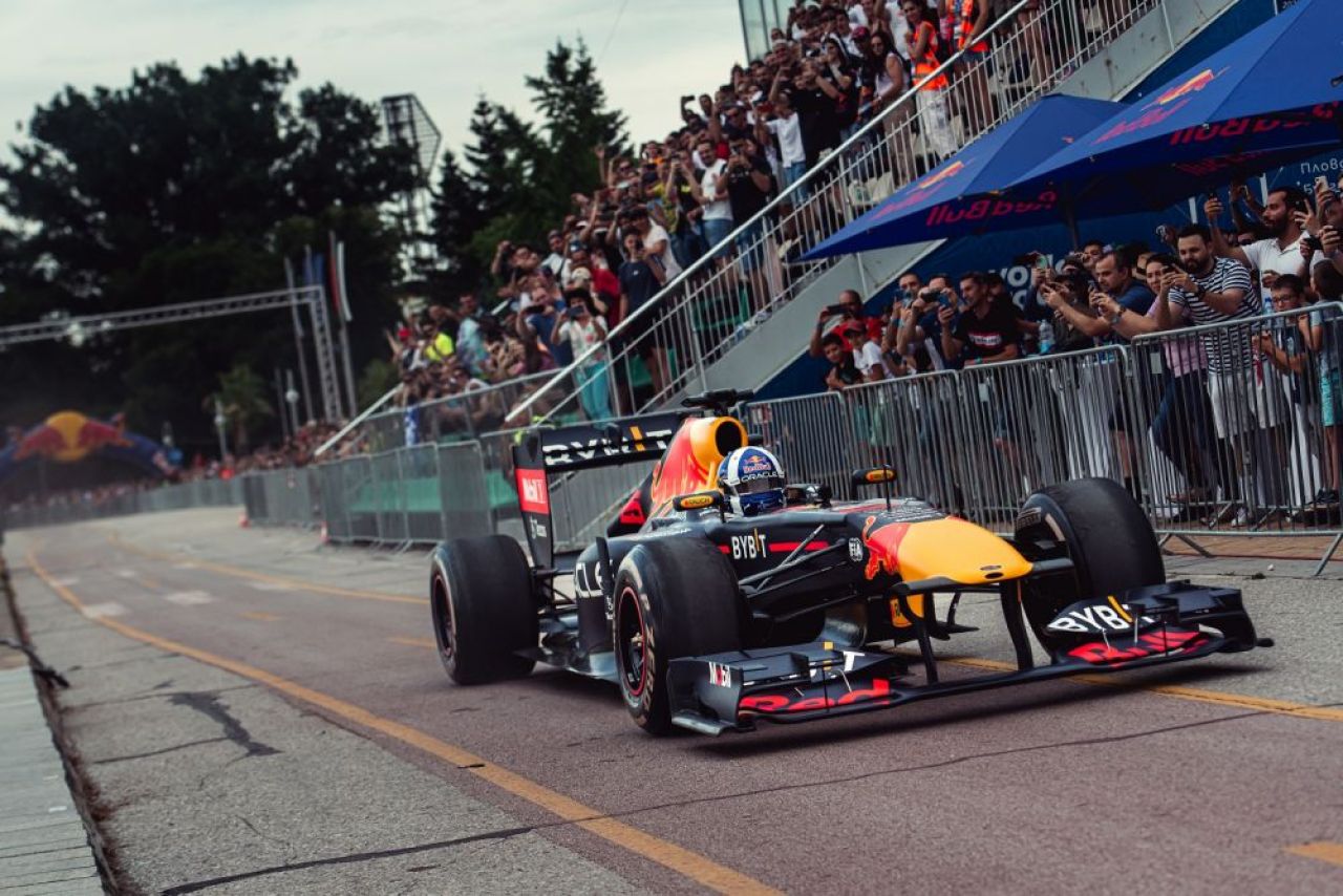 Din spatele ecranelor, în fața ta: Red Bull Racing încinge atmosfera în București pe 10 septembrie _13