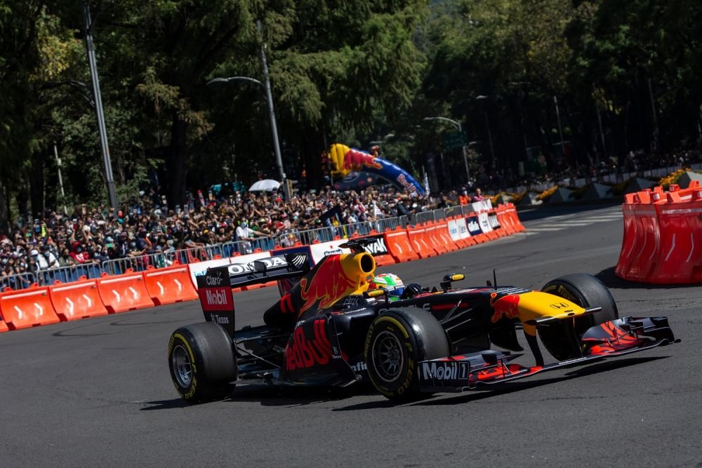 Din spatele ecranelor, în fața ta: Red Bull Racing încinge atmosfera în București pe 10 septembrie _15