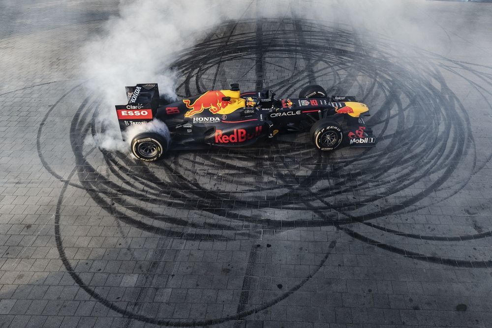 Din spatele ecranelor, în fața ta: Red Bull Racing încinge atmosfera în București pe 10 septembrie _18