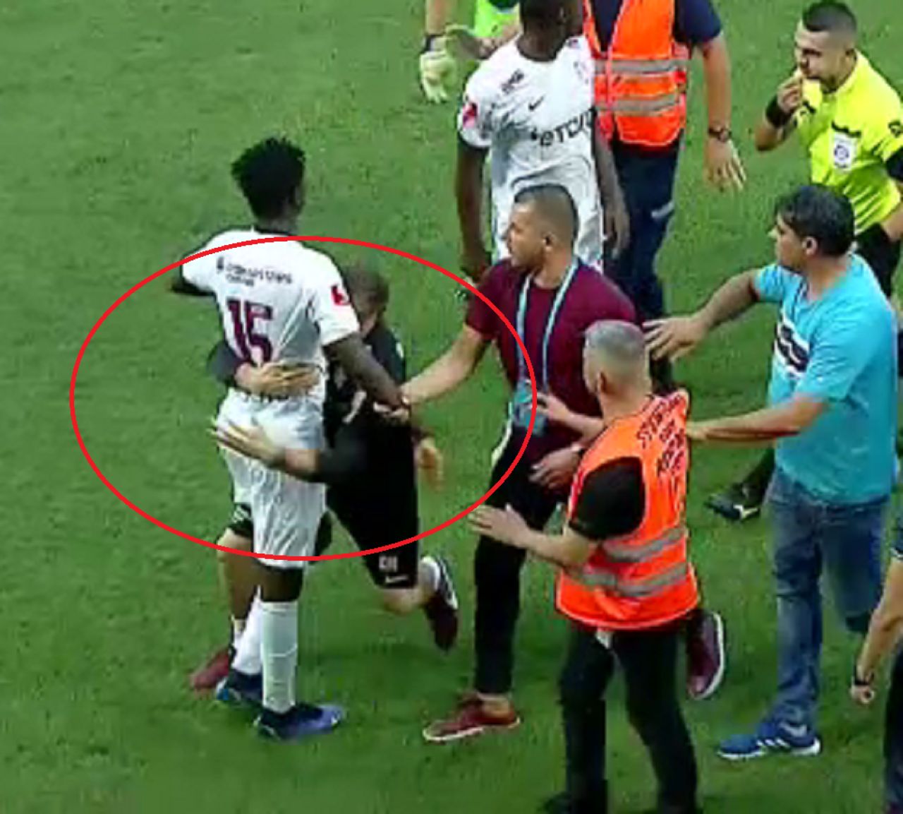 A venit nota de plată pentru CFR Cluj! Cât vor fi suspendați Dan Petrescu, Yeboah și Debeljuh după meciul cu Chindia_13