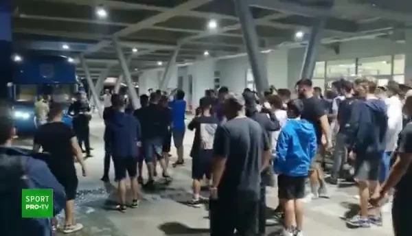 Suporterii Universității Craiova au mers la jucători &icirc;naintea returului cu Zorya