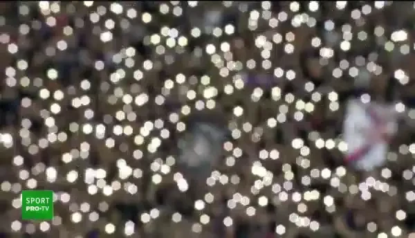 Jucătorii FCSB-ului se bucură alături de suporteri la finalul meciului cu Dunajska Streda