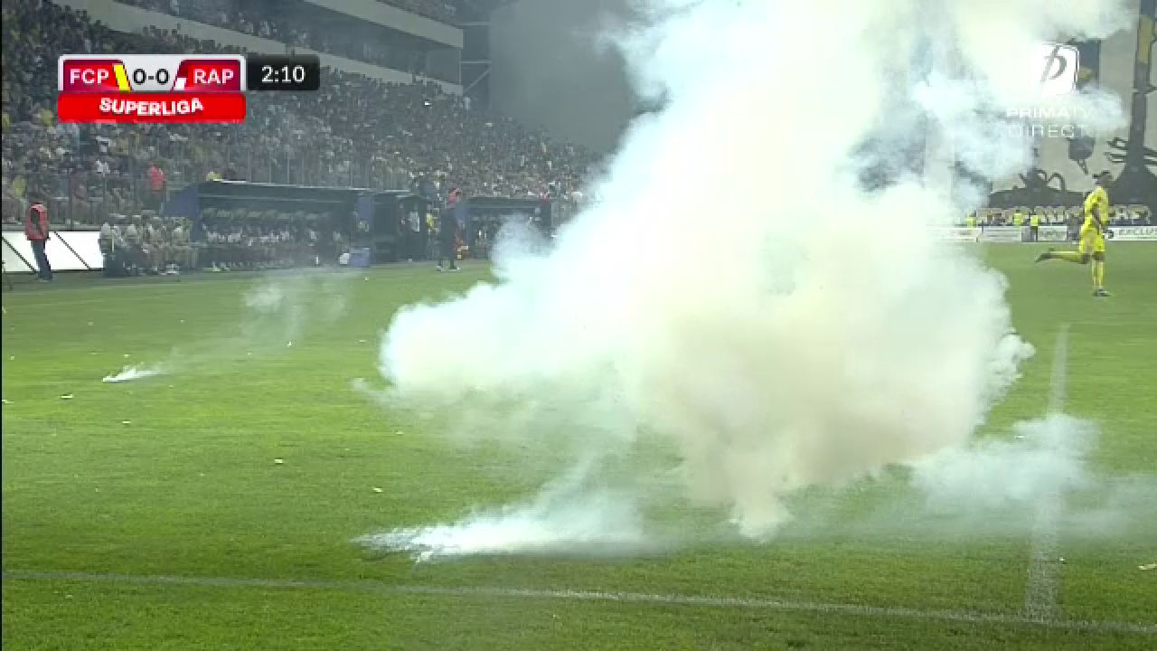 Petrolul - Rapid 1-0 | Mutu îl încurajează pe Moldovan în urma gafei incontestabile: „E cel mai bun din țară”_2