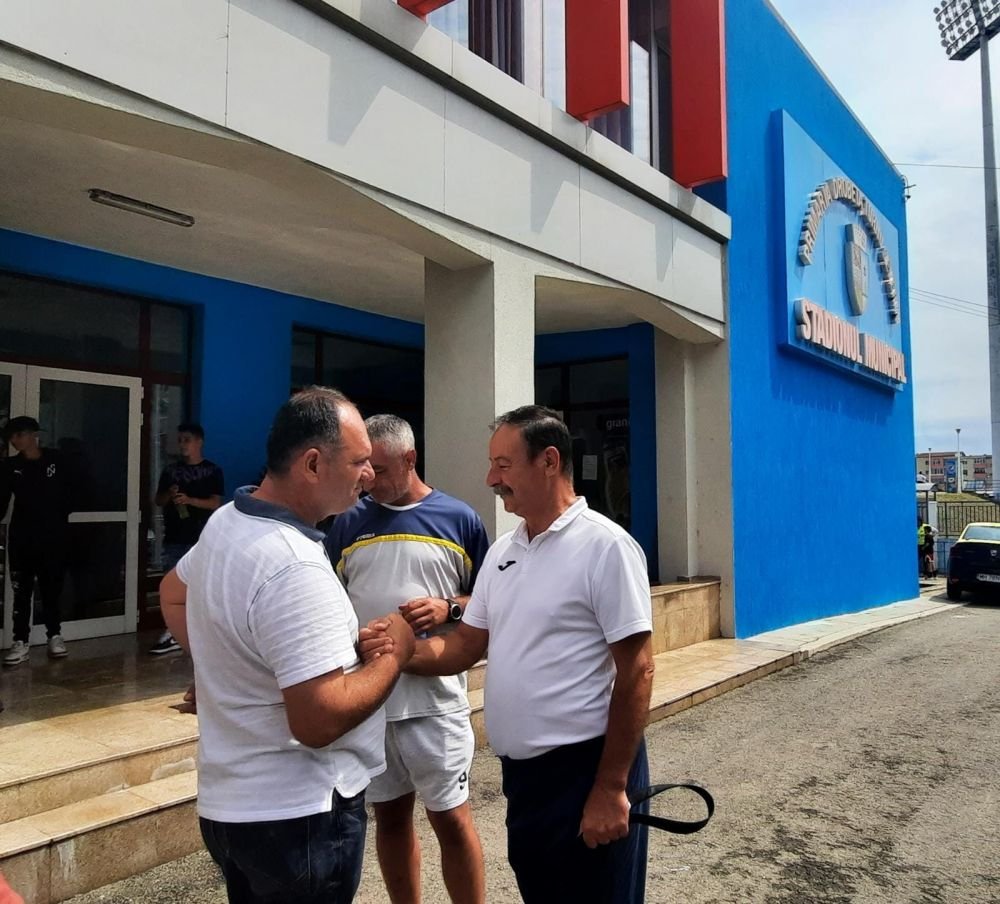 Surpriză pentru Mirel Rădoi! Cine îl va susține din tribune la Severin, în Universitatea Craiova - CS Mioveni_3