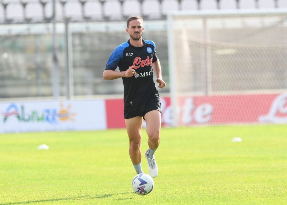 Mijlocașul curtat de Paris Saint-Germain nu a fost inclus în lotul echipei sale. Când se face transferul_4