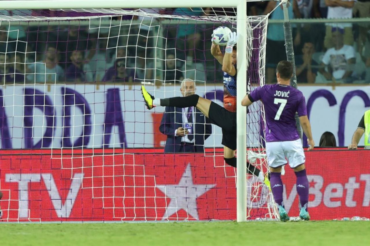 „Nu poți distruge un copil!” Ionuț Radu, apărat de atrenor după gafa incredibilă din meciul cu Fiorentina_7