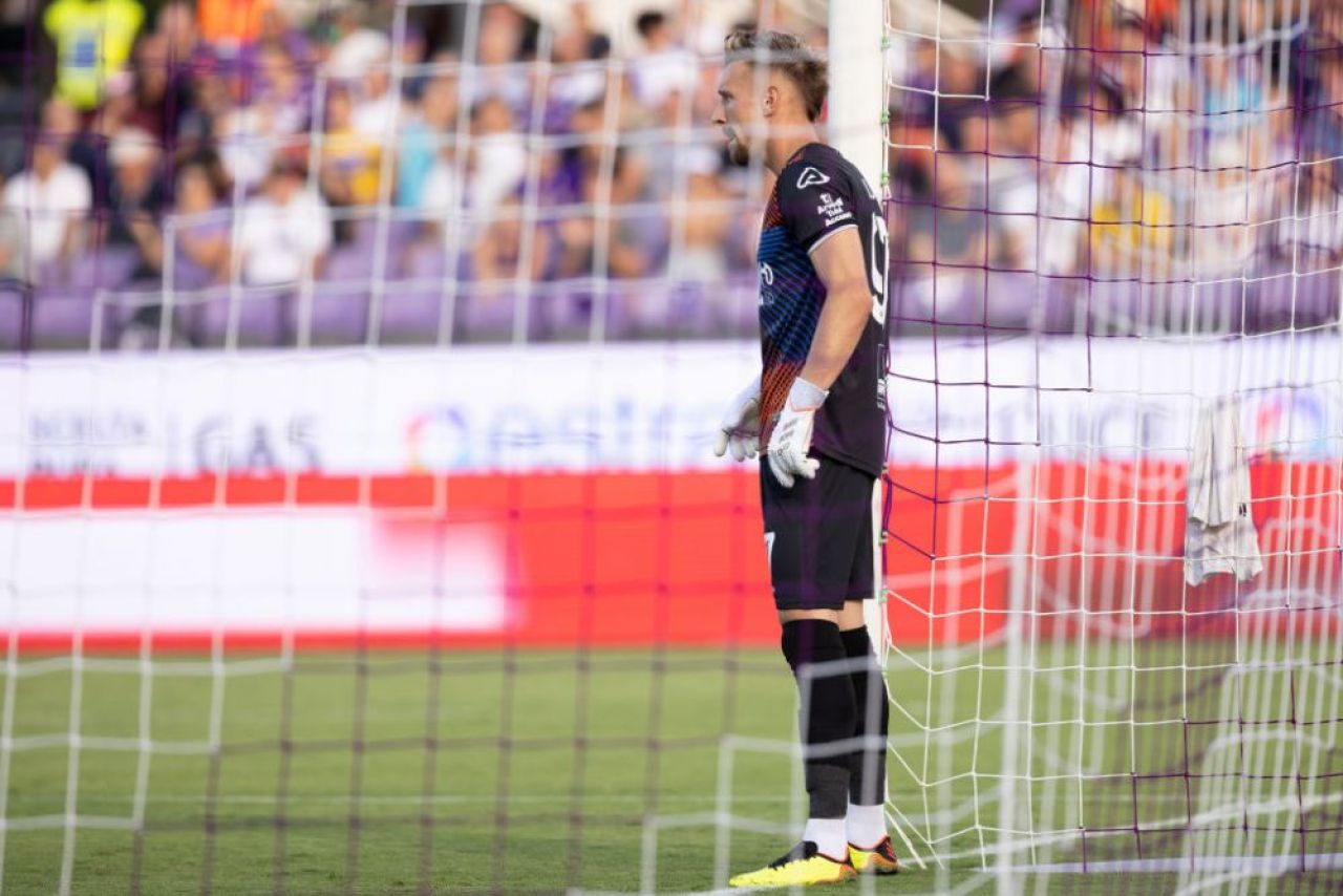 „Nu poți distruge un copil!” Ionuț Radu, apărat de atrenor după gafa incredibilă din meciul cu Fiorentina_16