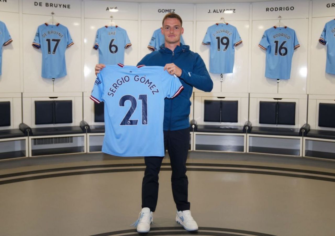 Supermutare pe Etihad. Pep Guardiola i-a adus înlocuitor lui Zinchenko. Pe câți ani a semnat noua achiziție de la Manchester City_4