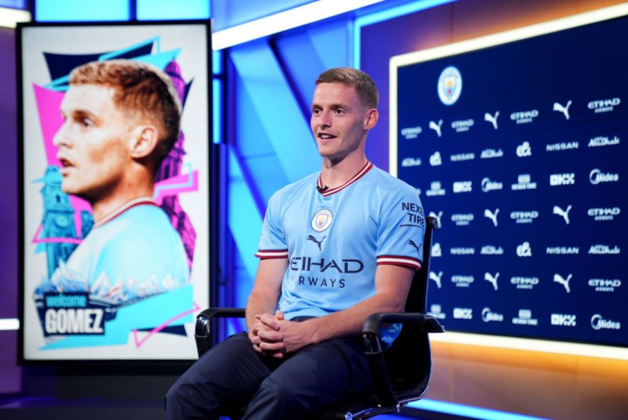 Supermutare pe Etihad. Pep Guardiola i-a adus înlocuitor lui Zinchenko. Pe câți ani a semnat noua achiziție de la Manchester City_5