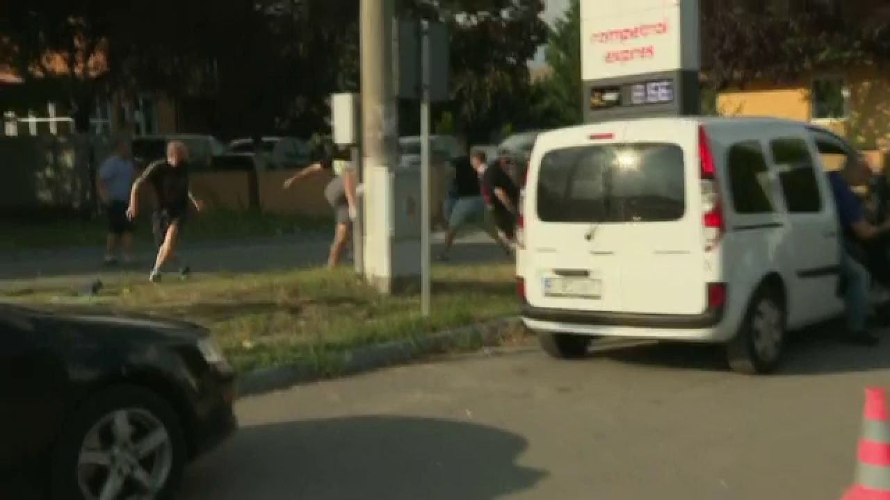Bătaie între suporteri înainte de Dinamo - Oțelul! Jandarmii au intervenit_1