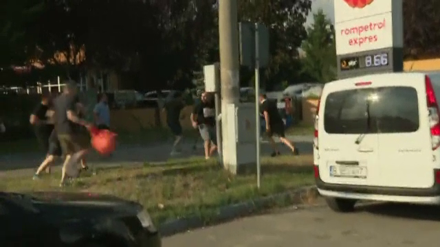 Bătaie între suporteri înainte de Dinamo - Oțelul! Jandarmii au intervenit_2