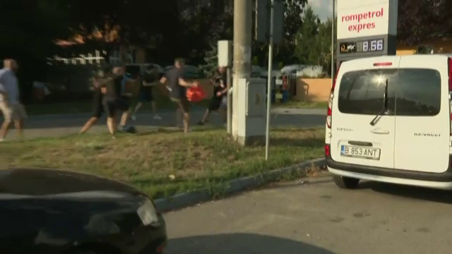 Bătaie între suporteri înainte de Dinamo - Oțelul! Jandarmii au intervenit_3