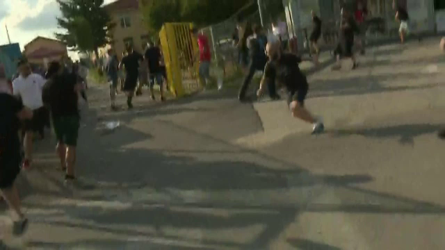 Bătaie între suporteri înainte de Dinamo - Oțelul! Jandarmii au intervenit_8