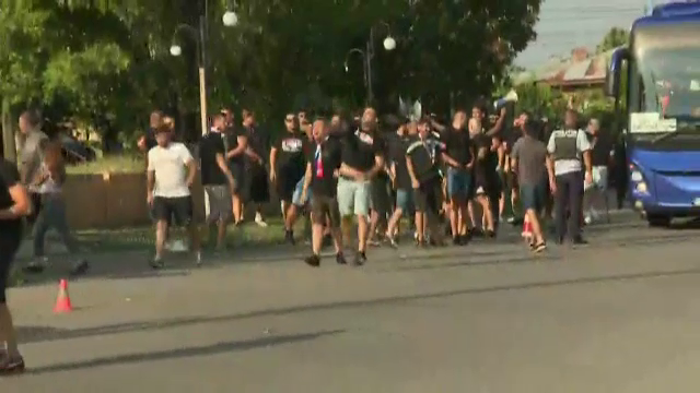 Bătaie între suporteri înainte de Dinamo - Oțelul! Jandarmii au intervenit_10