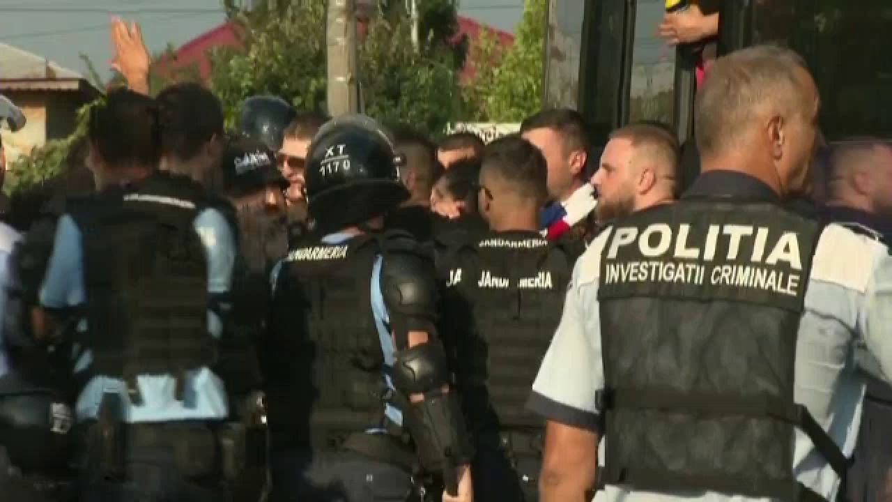 Bătaie între suporteri înainte de Dinamo - Oțelul! Jandarmii au intervenit_16