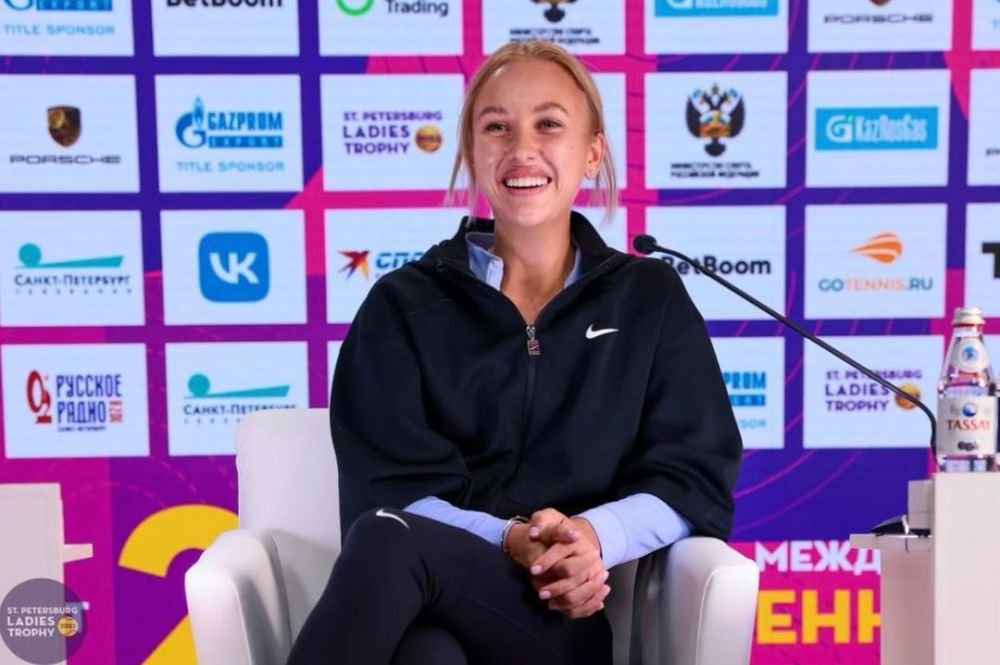 Jucătoarea pe care Simona Halep a învins-o la Cincinatti, îndemnată să renunțe la tenis și să devină model! Cum arată rusoaica _9