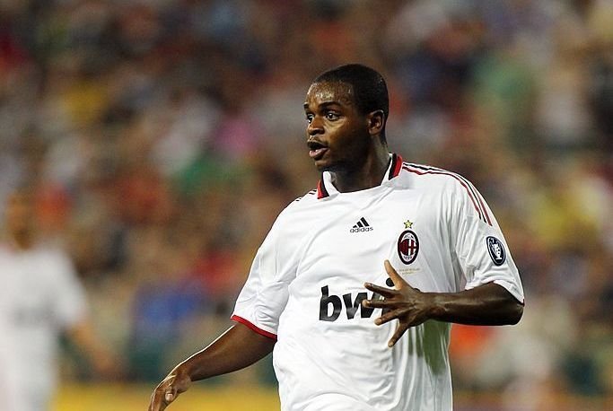 Povestea fotbalistului brazilian cu cetățenie română pentru care AC Milan a plătit 5 milioane de euro și care și-a deschis un restaurant în Buzău!_3