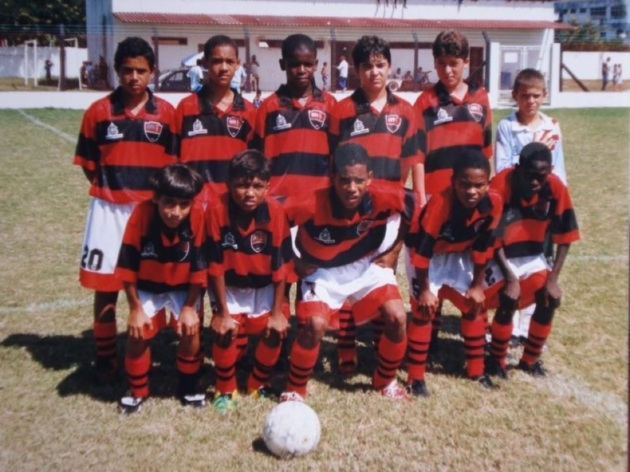 Povestea fotbalistului brazilian cu cetățenie română pentru care AC Milan a plătit 5 milioane de euro și care și-a deschis un restaurant în Buzău!_11