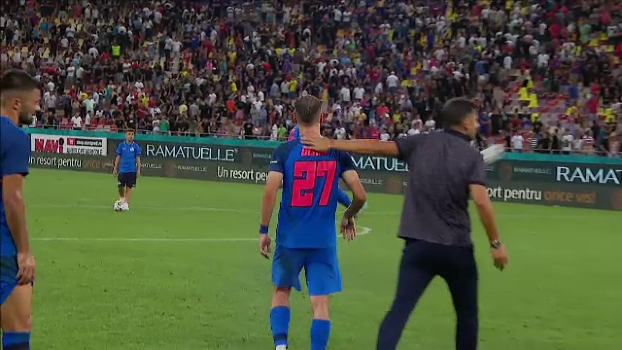 Imaginile care nu s-au văzut la TV: ce a făcut Nicolae Dică pe teren, imediat după FCSB - Viking_8