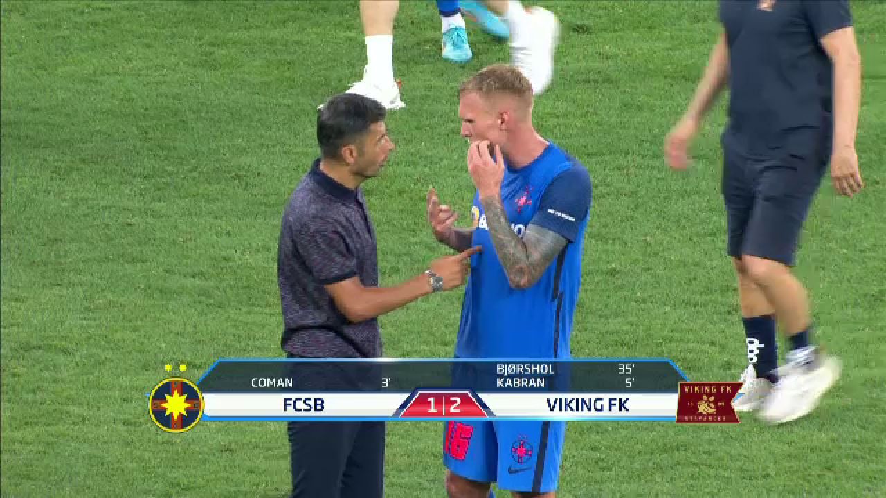 Imaginile care nu s-au văzut la TV: ce a făcut Nicolae Dică pe teren, imediat după FCSB - Viking_10