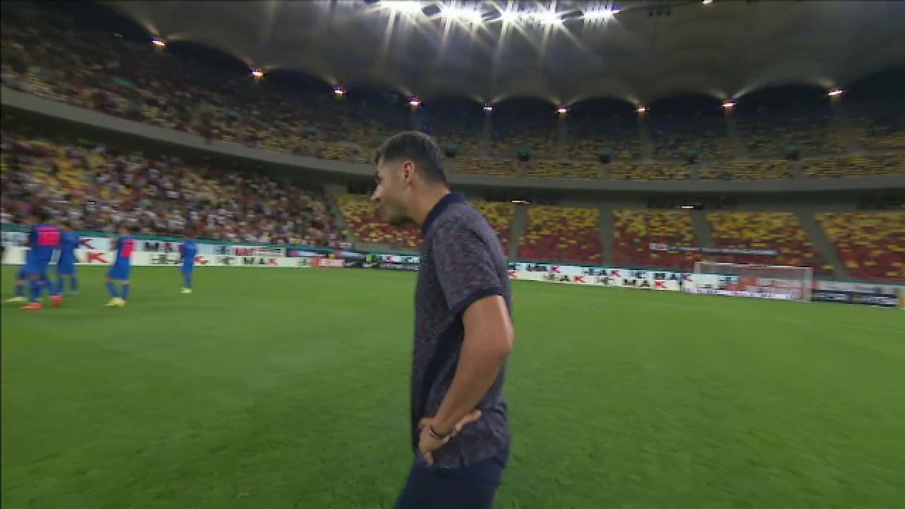Imaginile care nu s-au văzut la TV: ce a făcut Nicolae Dică pe teren, imediat după FCSB - Viking_13
