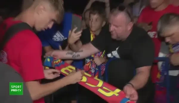 Nicolae Dică, aclamat de fani după meciul FCSB - Viking (19/08/2022)