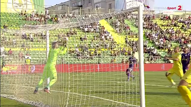 VAR-ul a întrerupt derby-ul CS Mioveni - FC Argeș pentru 4 minute! Ce arată reluările și decizia lui Ovidiu Hațegan_9