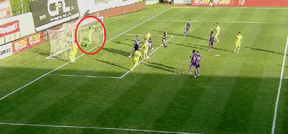 VAR-ul a întrerupt derby-ul CS Mioveni - FC Argeș pentru 4 minute! Ce arată reluările și decizia lui Ovidiu Hațegan_10
