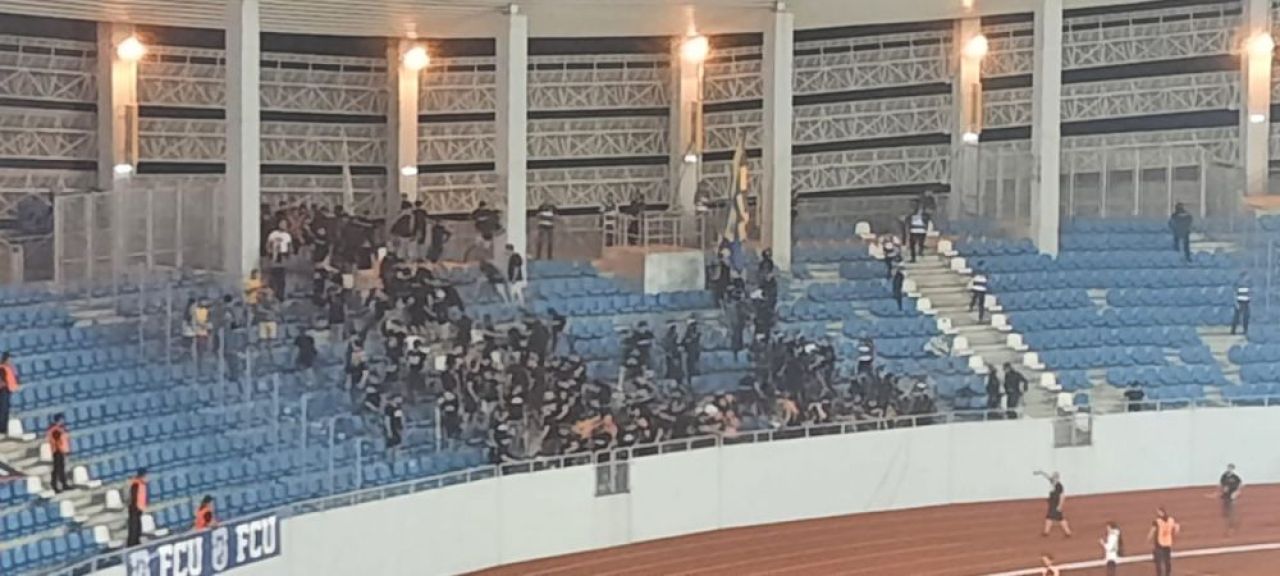 Jandarmii au făcut legea în FCU Craiova - Petrolul Ploiești! Suporterii au fost fugăriți de forțele de ordine. S-au folosit gazele lacrimogene_1