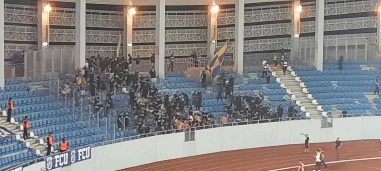 Jandarmii au făcut legea în FCU Craiova - Petrolul Ploiești! Suporterii au fost fugăriți de forțele de ordine. S-au folosit gazele lacrimogene_6
