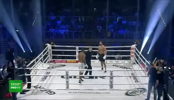 Benny Adegbuyi a pierdut &icirc;n fața lui Ben Saddik, prin KO din prima rundă