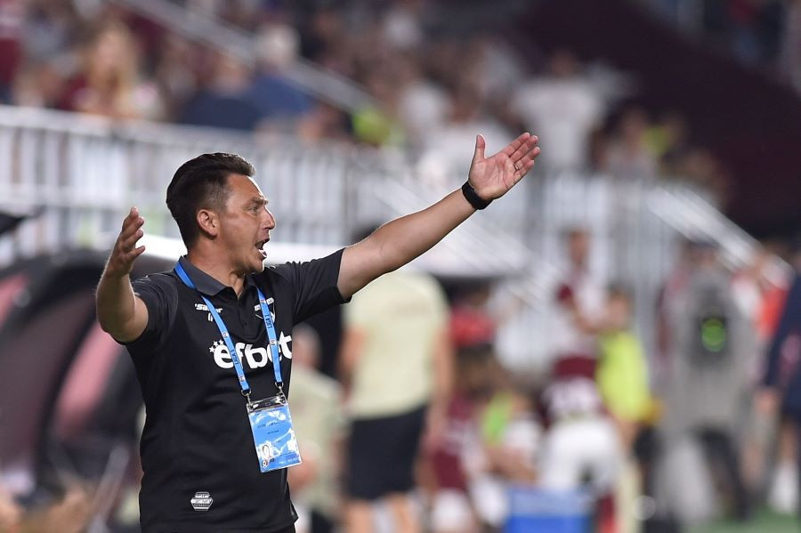 Ilie Poenaru, tiradă asupra arbitrului Iulian Călin: Ți-e teamă că pierzi jocul din m&acirc;nă? L-a pierdut din minutul 60-65