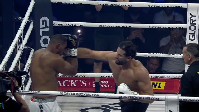 Reacția lui Jamal Ben Saddik, după ce l-a spulberat pe Benny Adegbuyi în prima rundă_4