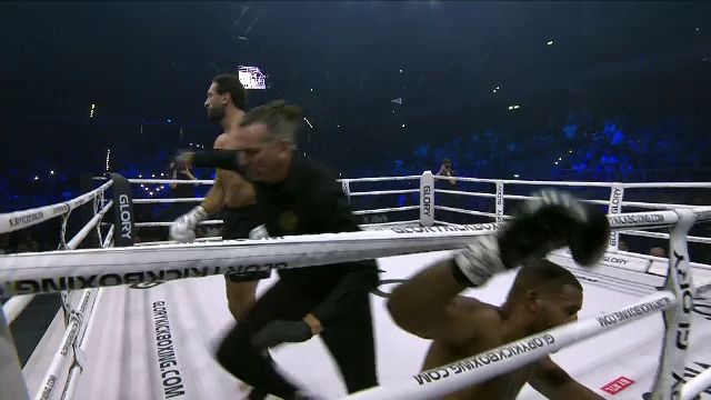 Reacția lui Jamal Ben Saddik, după ce l-a spulberat pe Benny Adegbuyi în prima rundă_14