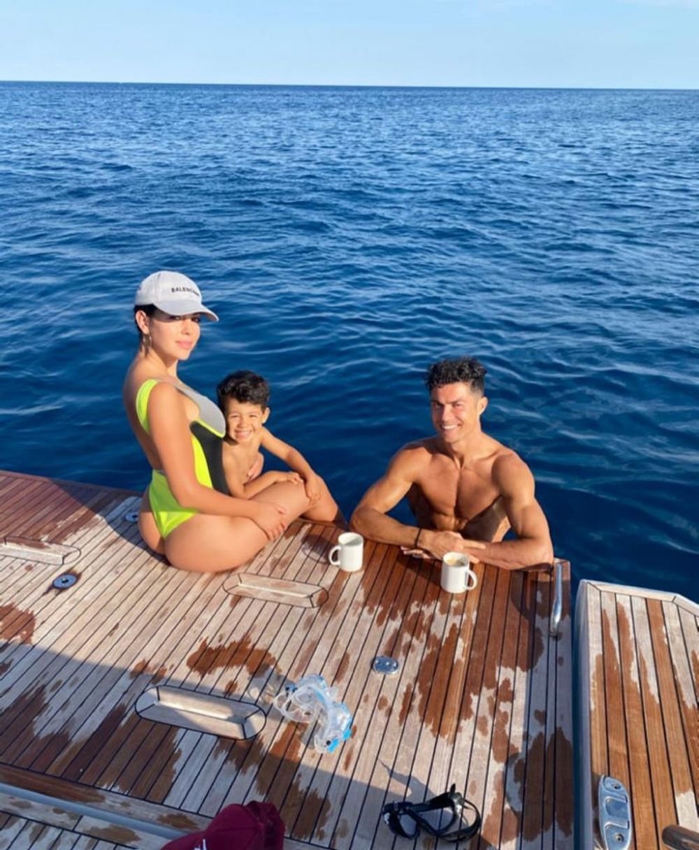 „Ce bărbat norocos e Ronaldo!” Georgina, cu decolteul la vedere într-o rochie ultra-mulată! Apariție incendiară a iubitei fotbalistului _31