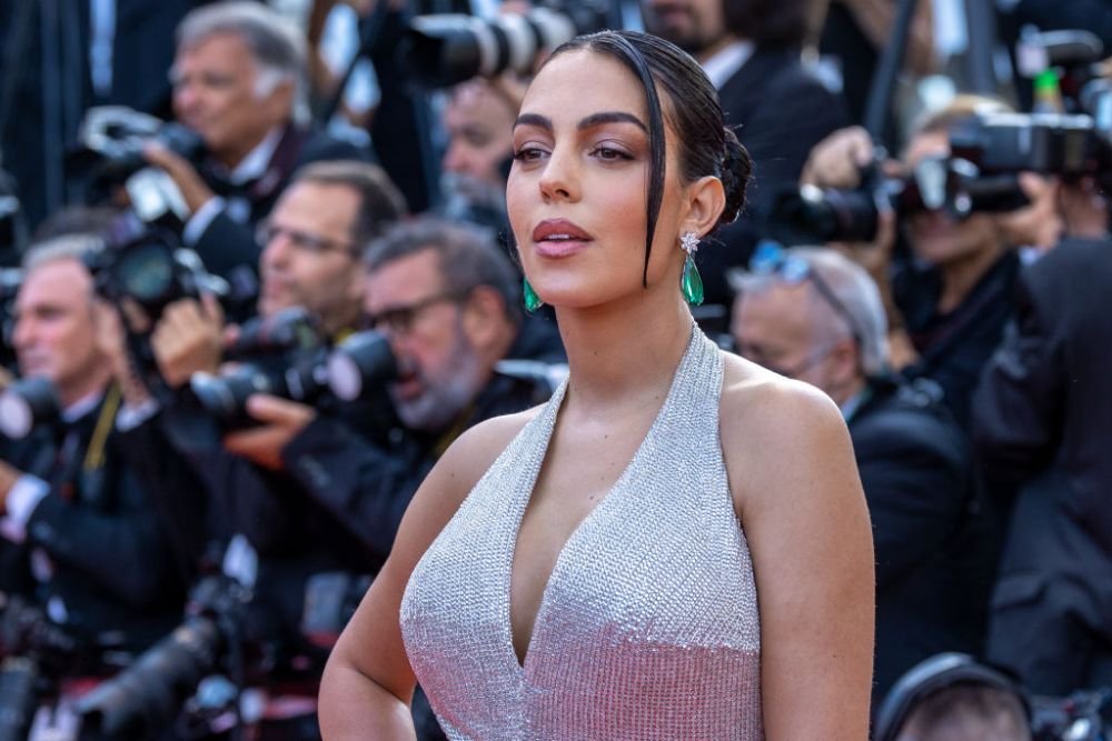 „Ce bărbat norocos e Ronaldo!” Georgina, cu decolteul la vedere într-o rochie ultra-mulată! Apariție incendiară a iubitei fotbalistului _148