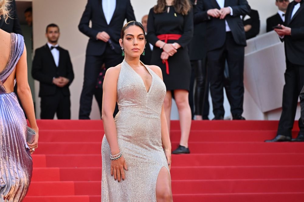 „Ce bărbat norocos e Ronaldo!” Georgina, cu decolteul la vedere într-o rochie ultra-mulată! Apariție incendiară a iubitei fotbalistului _166