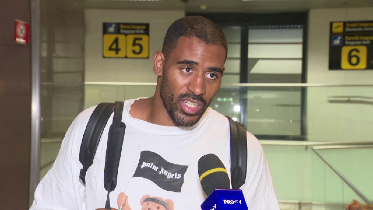 Cum a apărut Benny Adegbuyi la sosirea în țară, la o zi după ce Jamal Ben Saddik l-a făcut KO: ”Ce urmează pentru mine?”_10