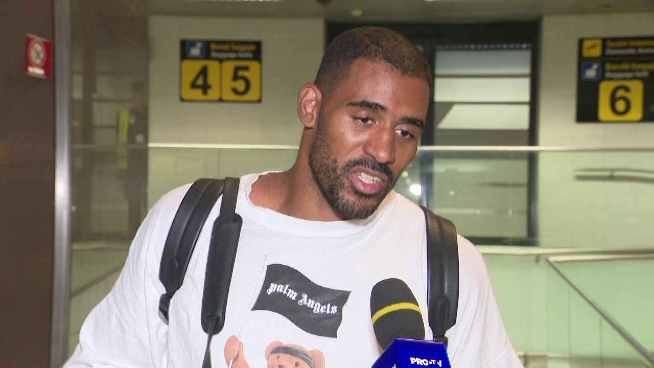Cum a apărut Benny Adegbuyi la sosirea în țară, la o zi după ce Jamal Ben Saddik l-a făcut KO: ”Ce urmează pentru mine?”_11