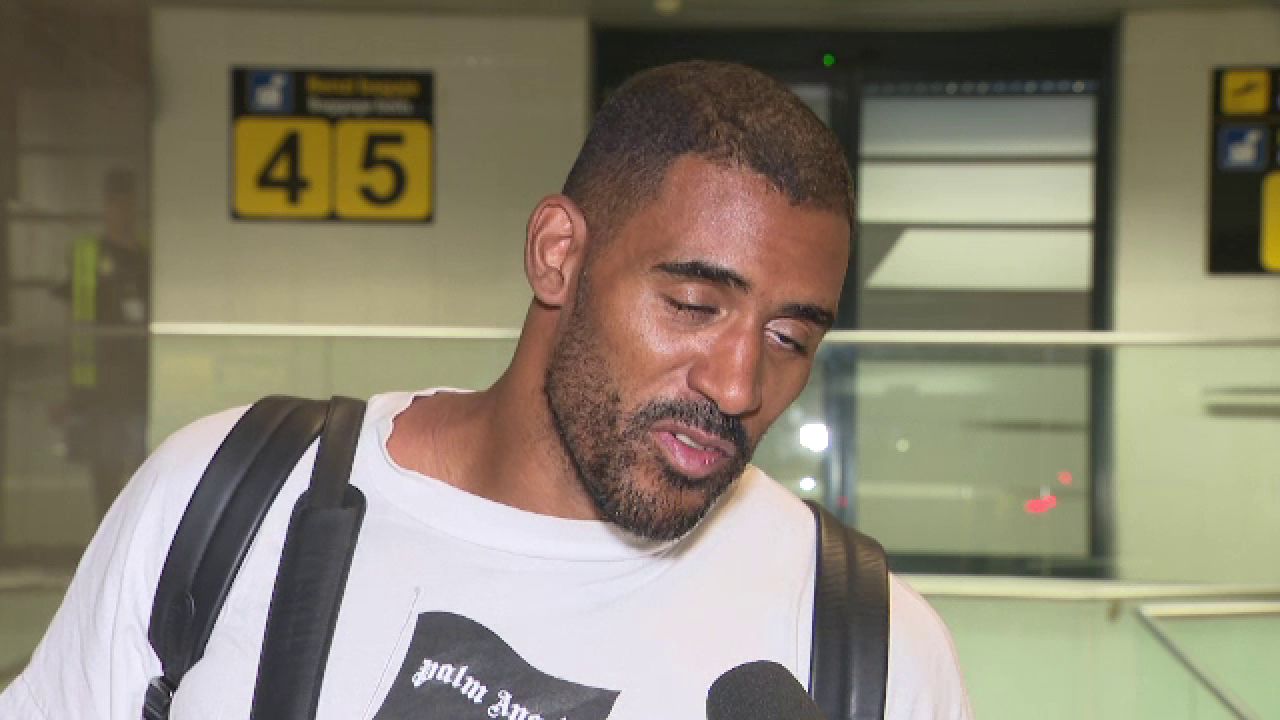 Cum a apărut Benny Adegbuyi la sosirea în țară, la o zi după ce Jamal Ben Saddik l-a făcut KO: ”Ce urmează pentru mine?”_13
