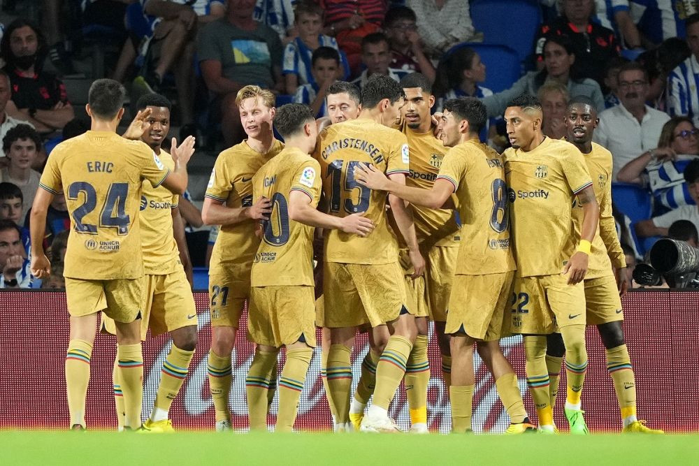 UEFA vrea să sancționeze 10 cluburi de top pentru nerespectarea fair-play-ului financiar! Barcelona și PSG, pe listă