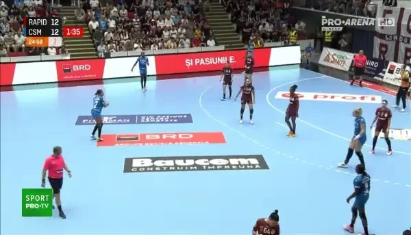 Supercupa Rom&acirc;niei la handbal feminin: Rapid - CSM București 13-12 | Buceschi &icirc;nscrie cu poarta goală