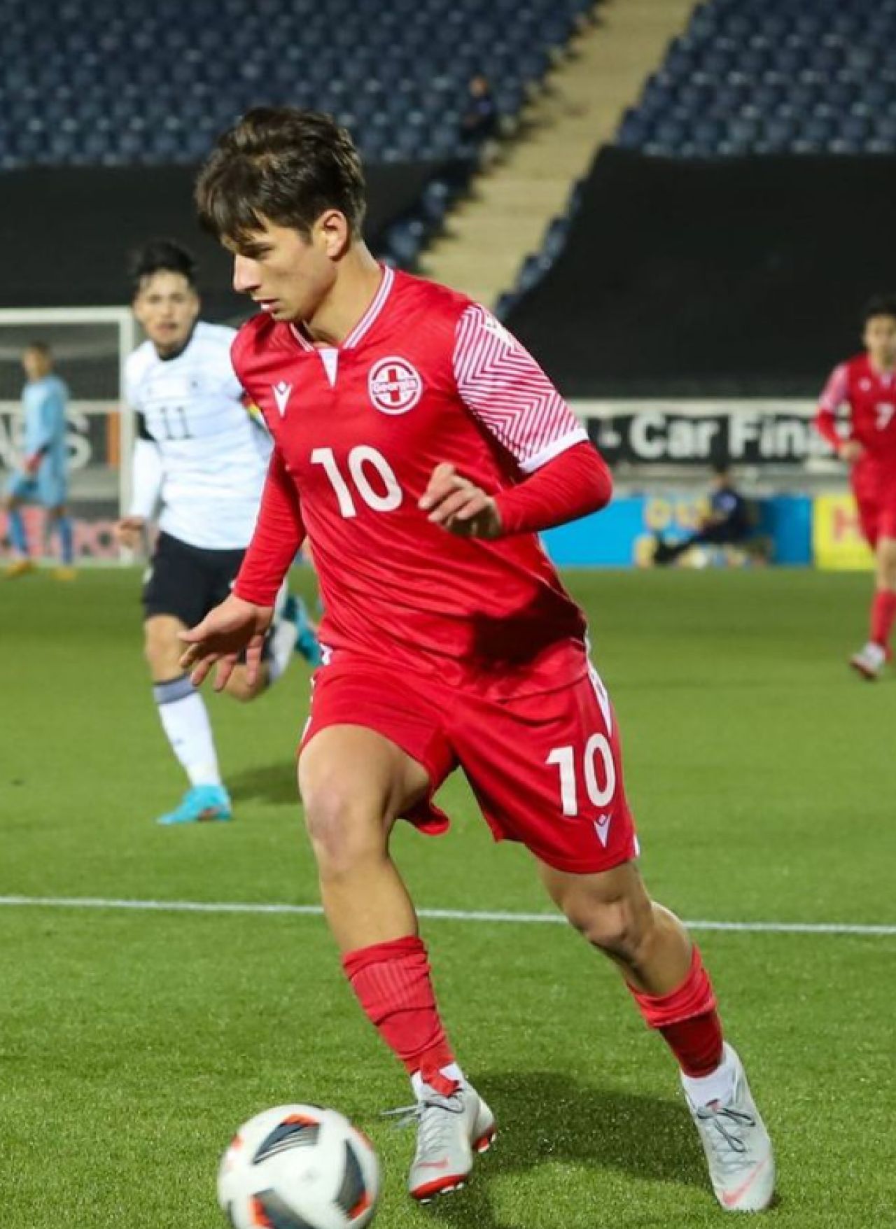 Nemții tot nemți! Bayern Munchen a oficializat deja primul transfer pentru sezonul 2023-2024, un ”wonderkid” de 17 ani_3