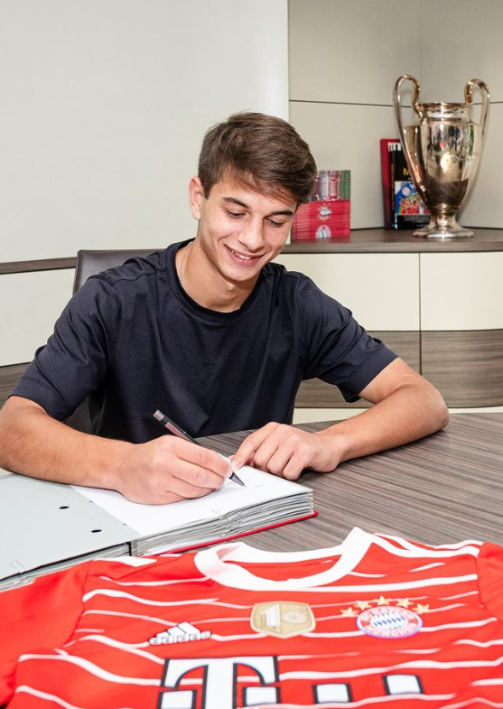 Nemții tot nemți! Bayern Munchen a oficializat deja primul transfer pentru sezonul 2023-2024, un ”wonderkid” de 17 ani_6
