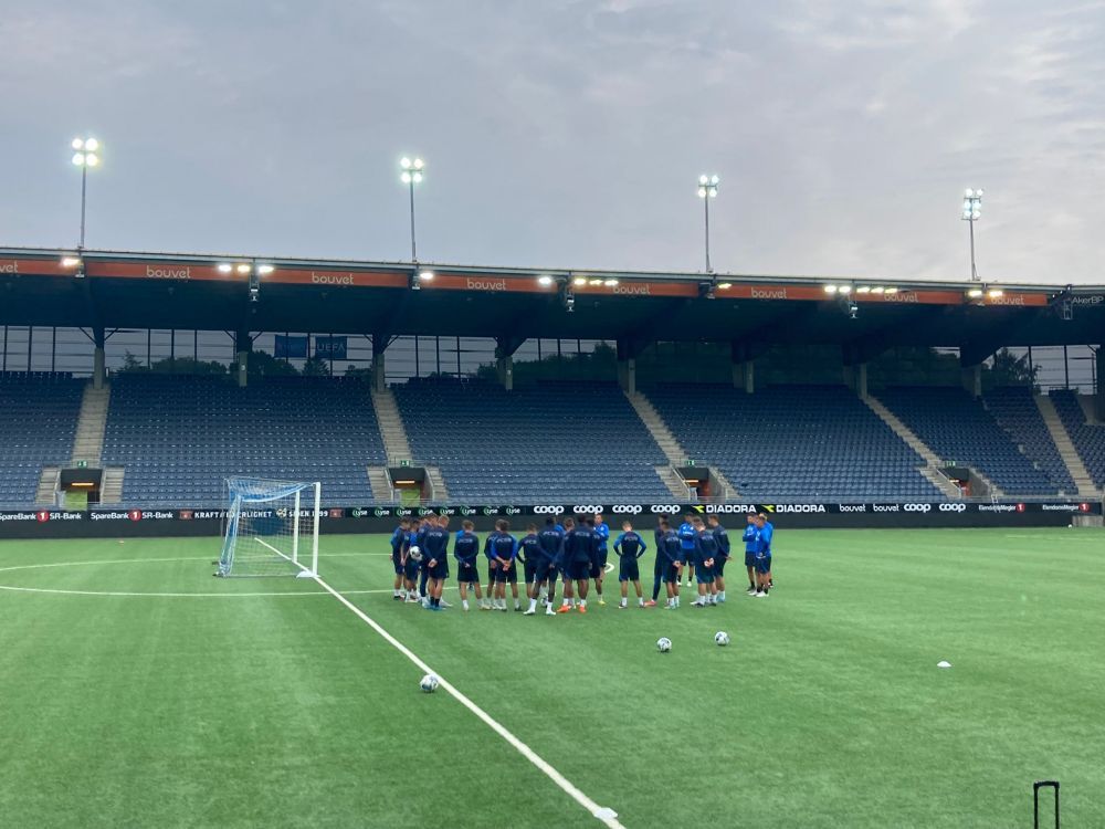 FCSB a efectuat ultimul antrenament înaintea meciului cu Viking! Cum s-au descurcat băieții lui Rădoi pe sinteticul din Norvegia_1