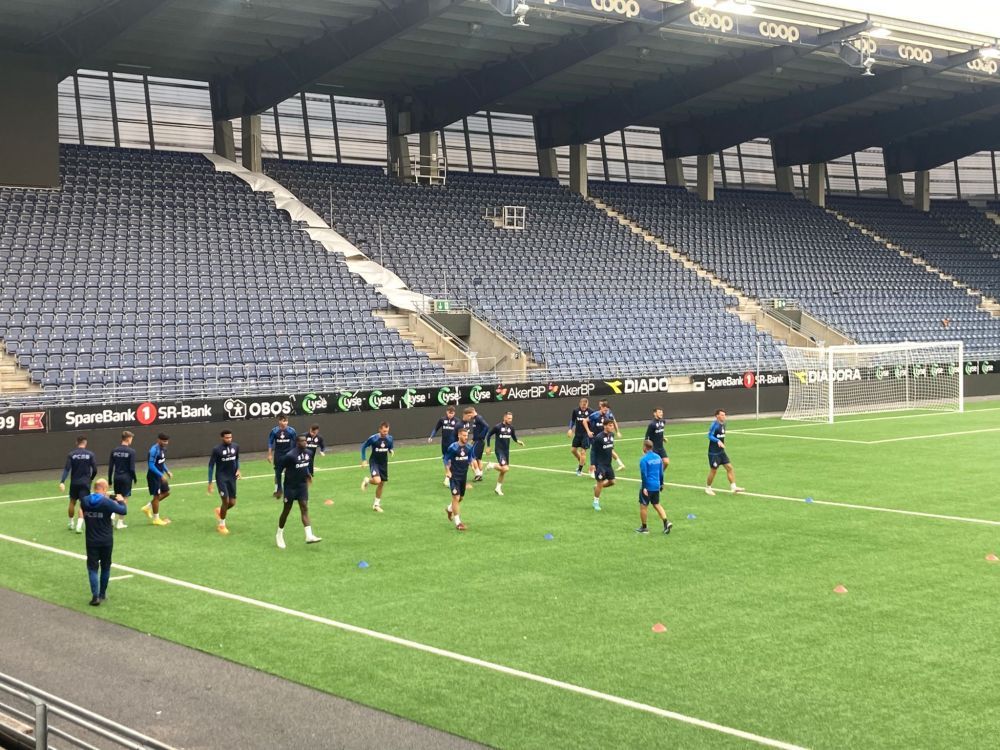 FCSB a efectuat ultimul antrenament înaintea meciului cu Viking! Cum s-au descurcat băieții lui Rădoi pe sinteticul din Norvegia_4
