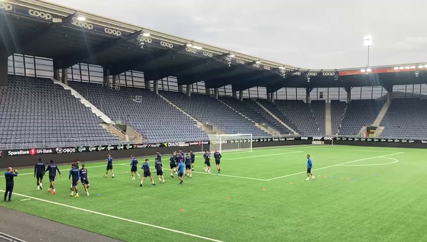 FCSB a efectuat ultimul antrenament înaintea meciului cu Viking! Cum s-au descurcat băieții lui Rădoi pe sinteticul din Norvegia_13