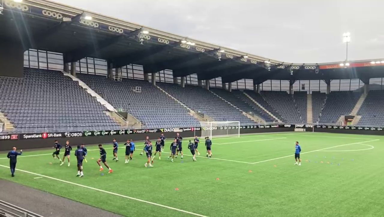 FCSB a efectuat ultimul antrenament înaintea meciului cu Viking! Cum s-au descurcat băieții lui Rădoi pe sinteticul din Norvegia_15